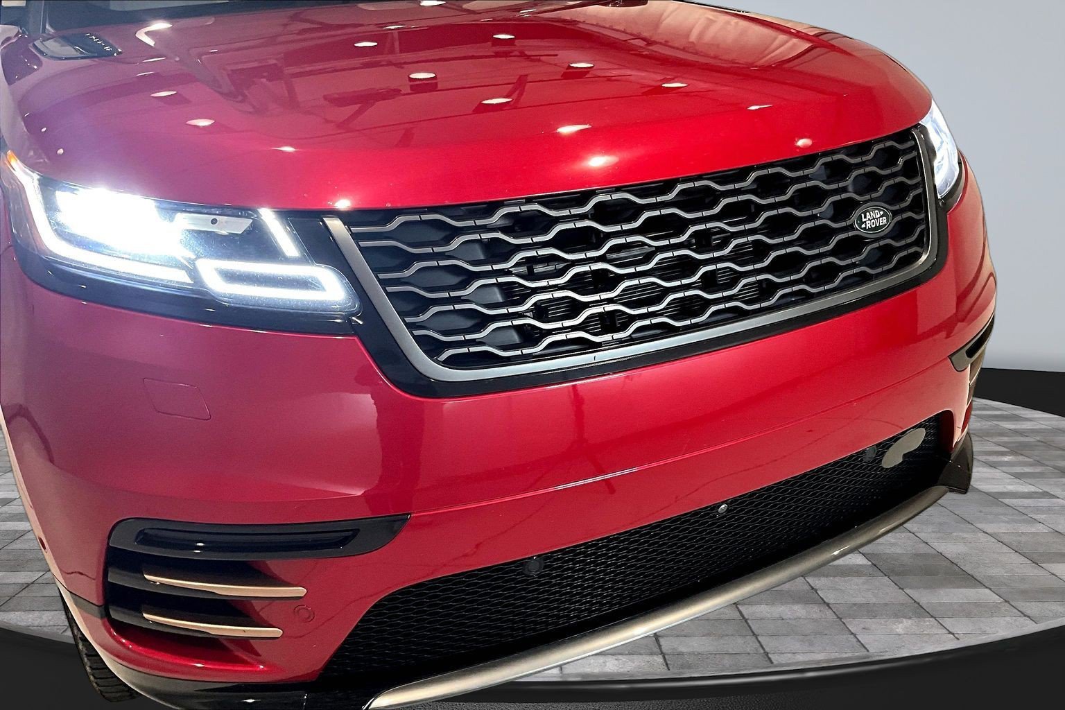Used 2021 Land Rover Range Rover Velar R-Dynamic S AWD/4WD image 33
