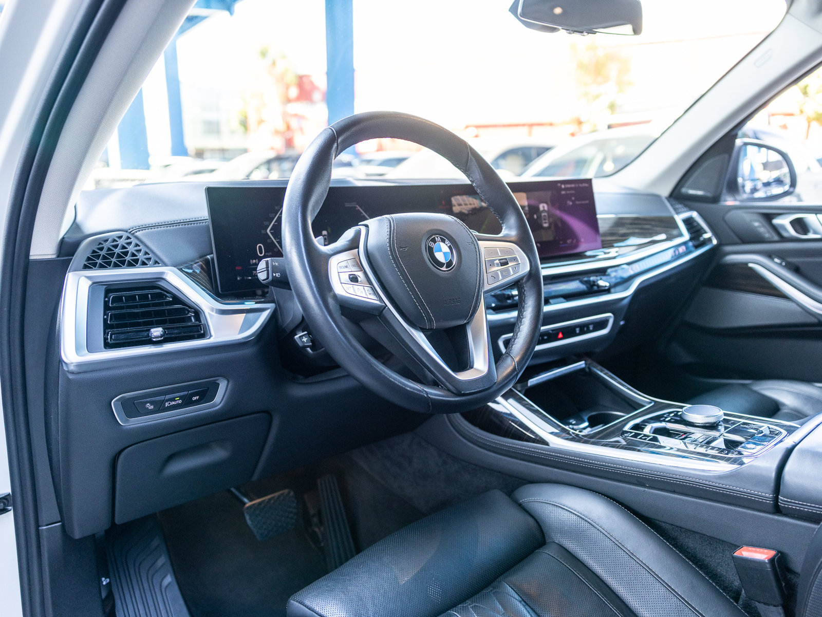 Used 2025 BMW X7 xDrive40i AWD/4WD image 4