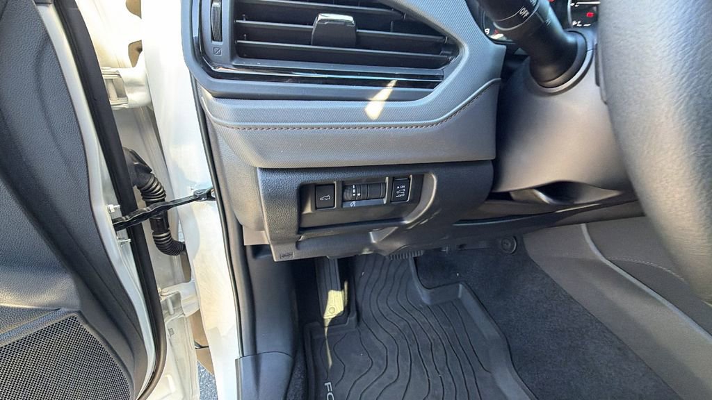 Used 2025 Subaru Forester Sport image 31