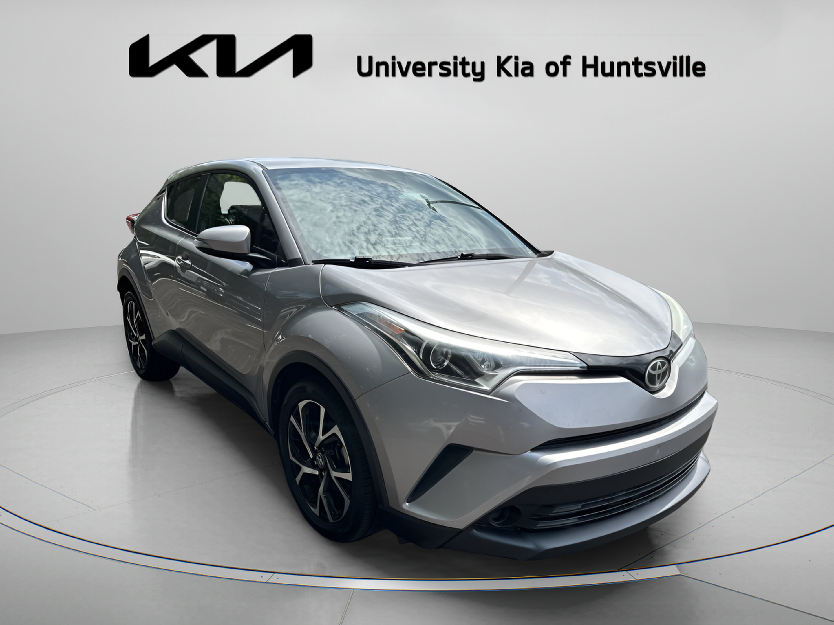Used 2018 Toyota C-HR XLE FWD image 1