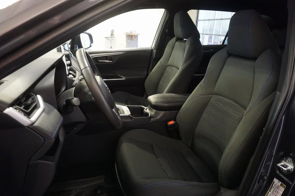 Used 2025 Toyota RAV4 SE image 16
