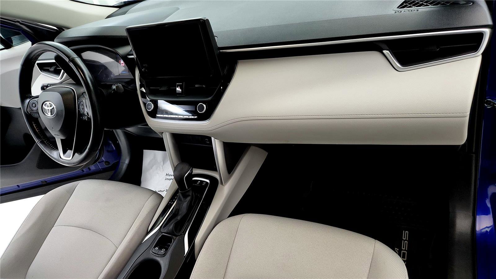 Certified 2023 Toyota Corolla Cross LE w/ Moonroof Package image 14