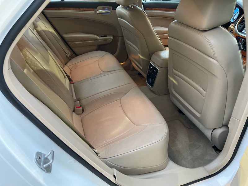 Used 2013 Chrysler 300 C w/ Light Group image 34