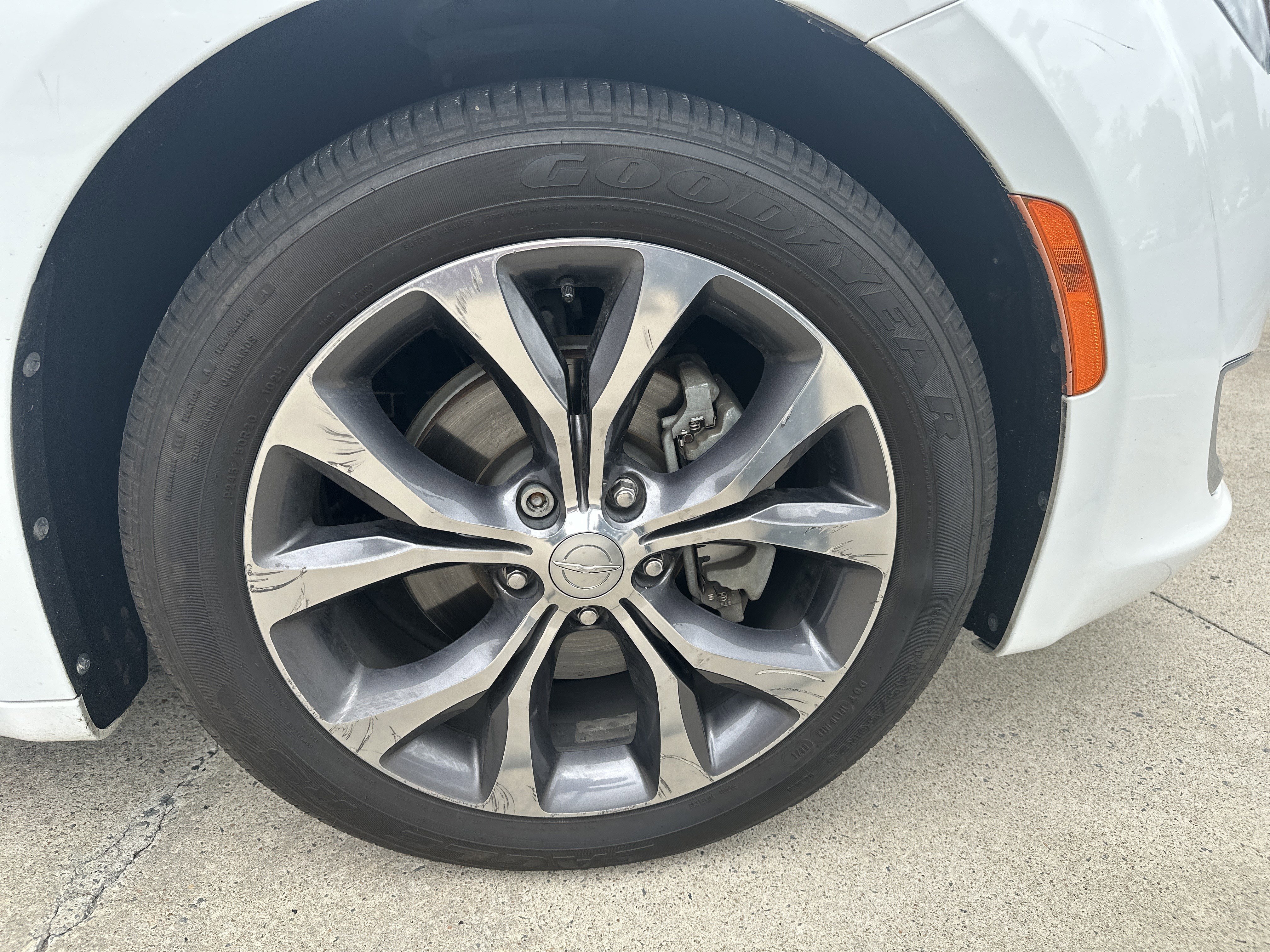 Used 2017 Chrysler Pacifica Limited FWD image 12