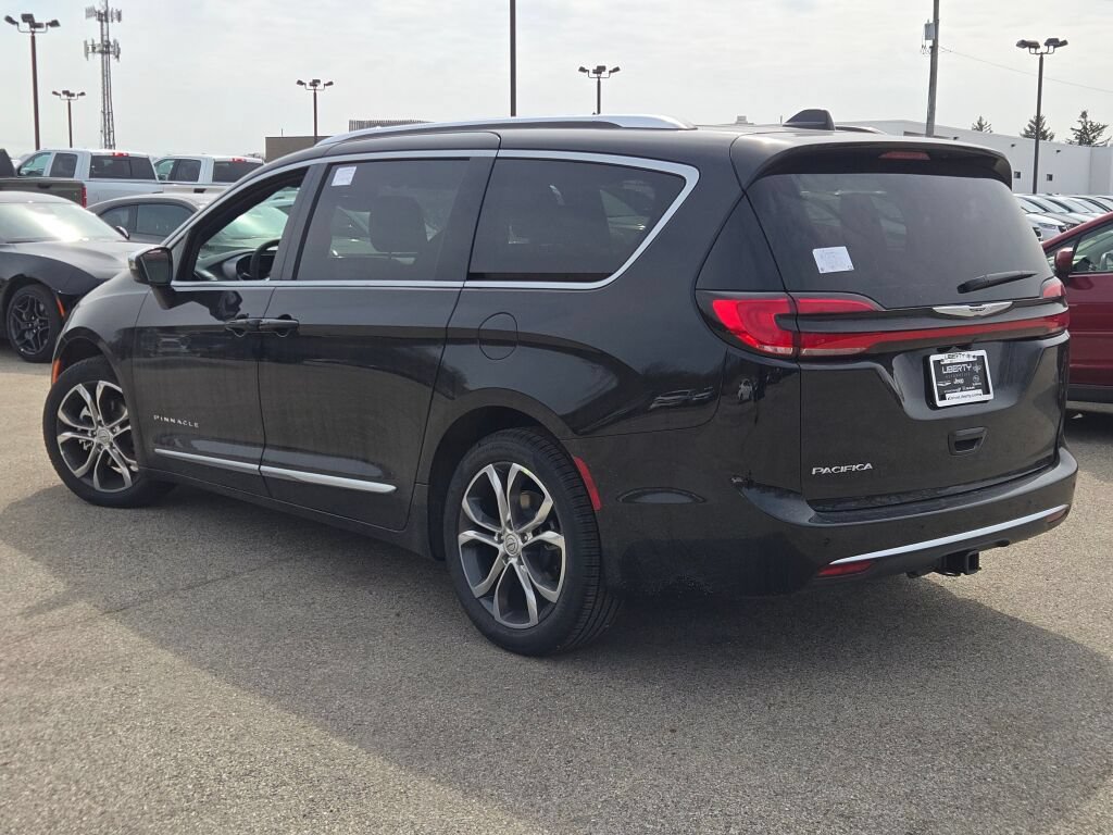 New 2026 Chrysler Pacifica Pinnacle w/ Trailer Tow Group FWD image 14