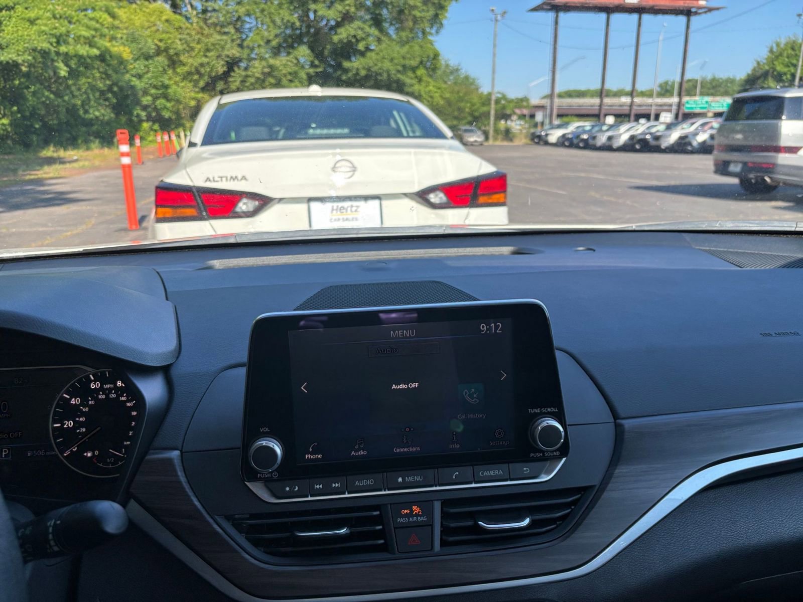 Used 2025 Nissan Altima 2.5 SV FWD image 14