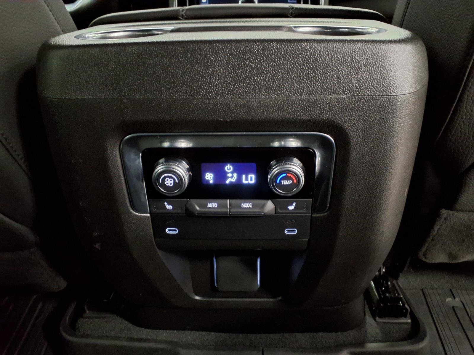 Used 2026 GMC Yukon Denali AWD/4WD image 16