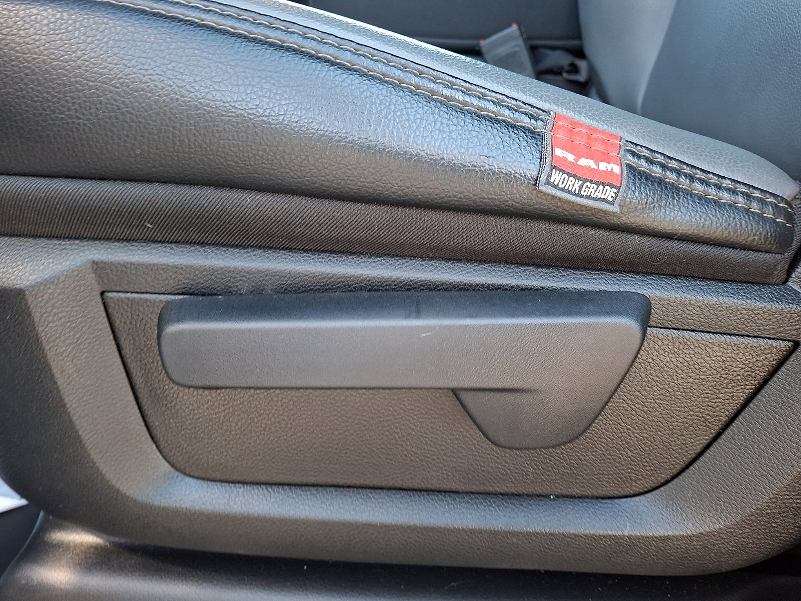 Used 2024 RAM 2500 Tradesman w/ Chrome Appearance Group image 16