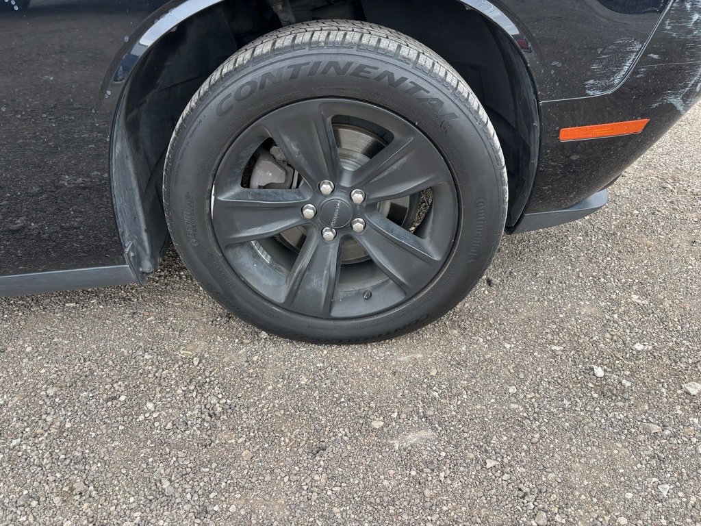 Used 2017 Dodge Challenger SXT image 9