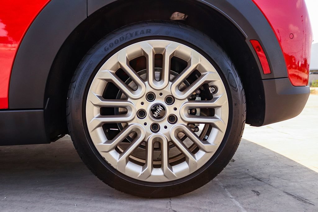 Used 2025 MINI Cooper 4-Door Hardtop FWD image 14