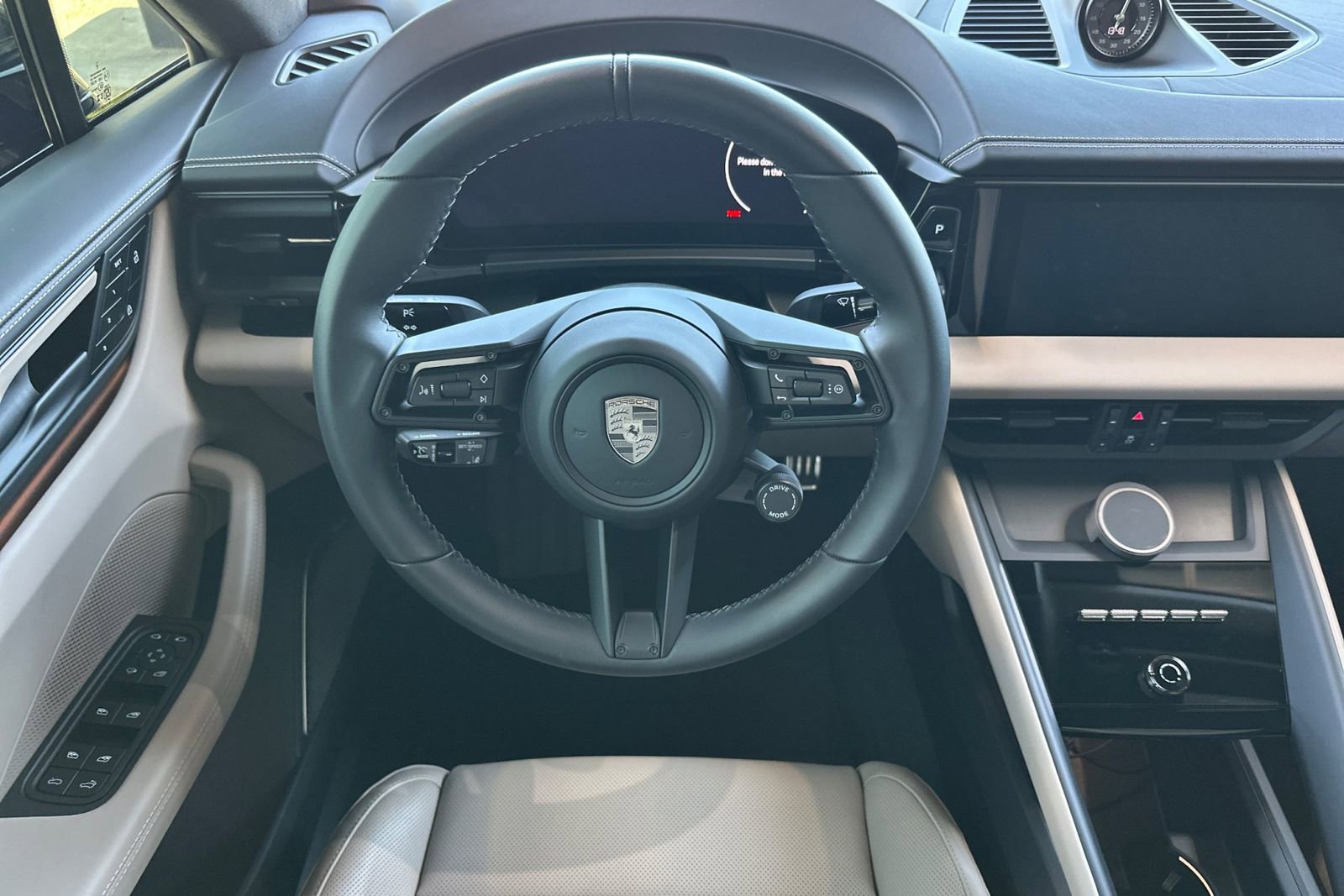 Used 2025 Porsche Macan Turbo Electric AWD/4WD image 16