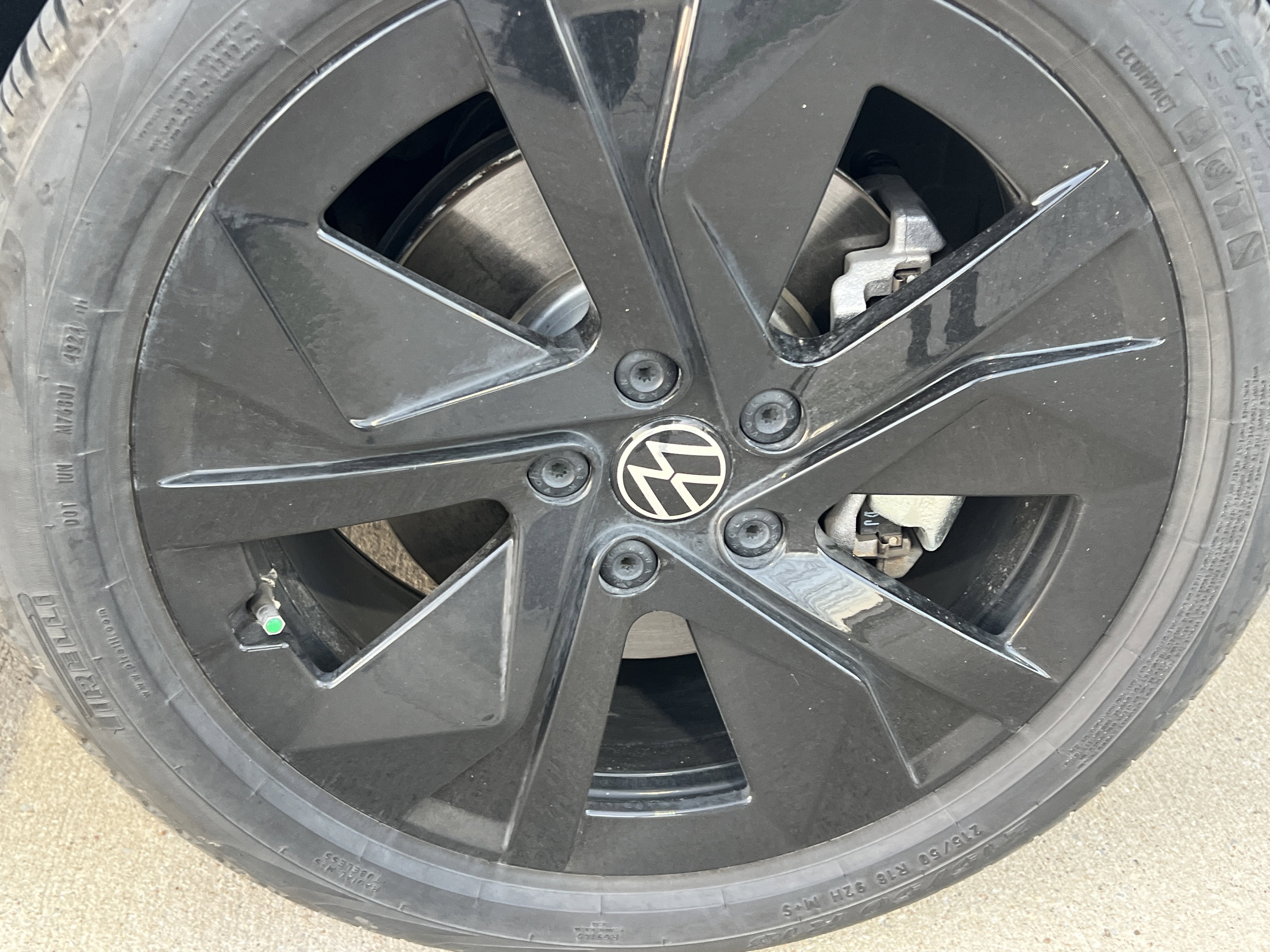 Used 2025 Volkswagen Taos SE image 12