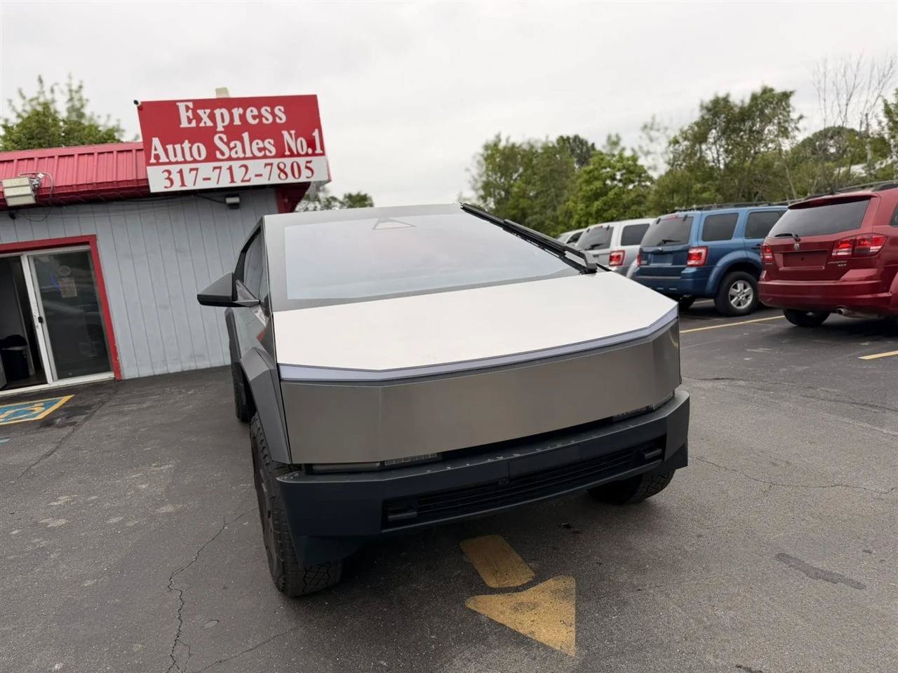 Used 2024 Tesla Cybertruck AWD Crew Cab image 3