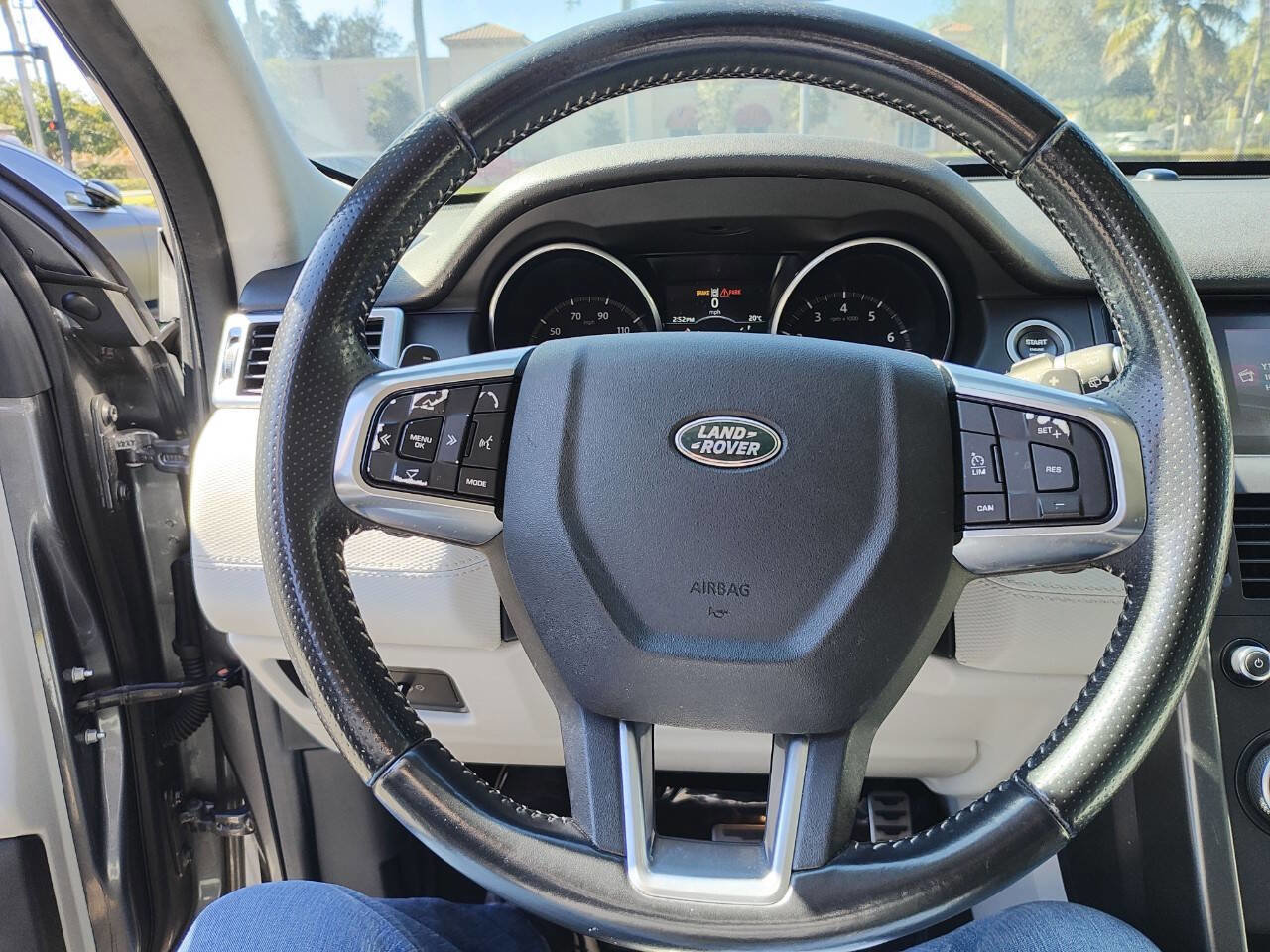 Used 2017 Land Rover Discovery Sport HSE image 29