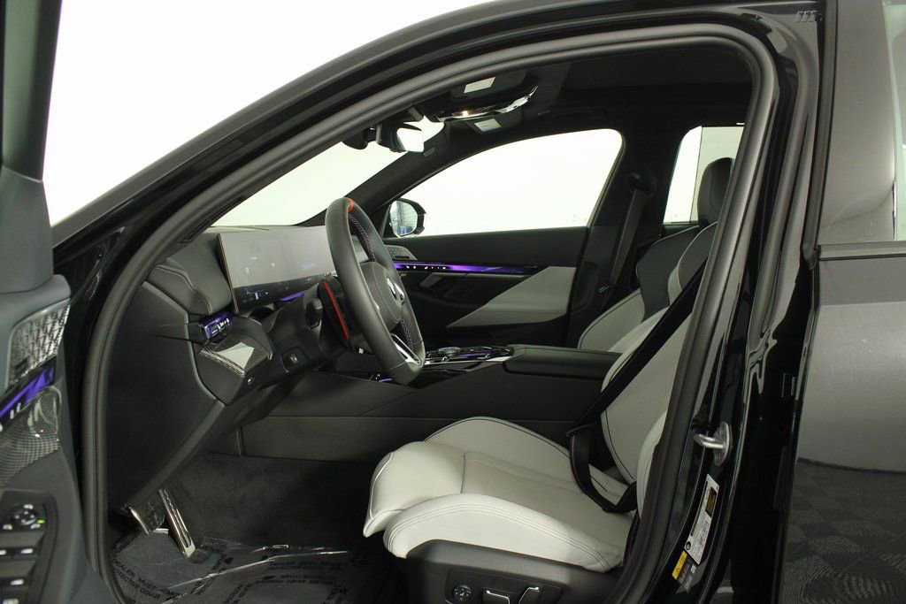 New 2025 BMW M5 w/ Executive Package image 7