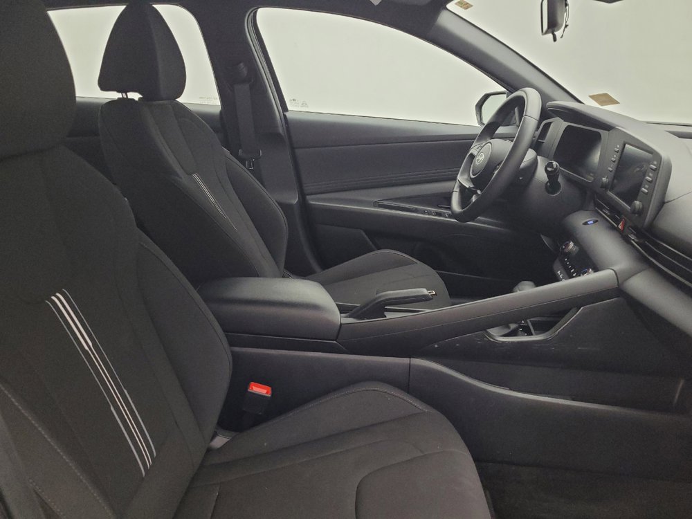 Used 2025 Hyundai Elantra Sport FWD image 21