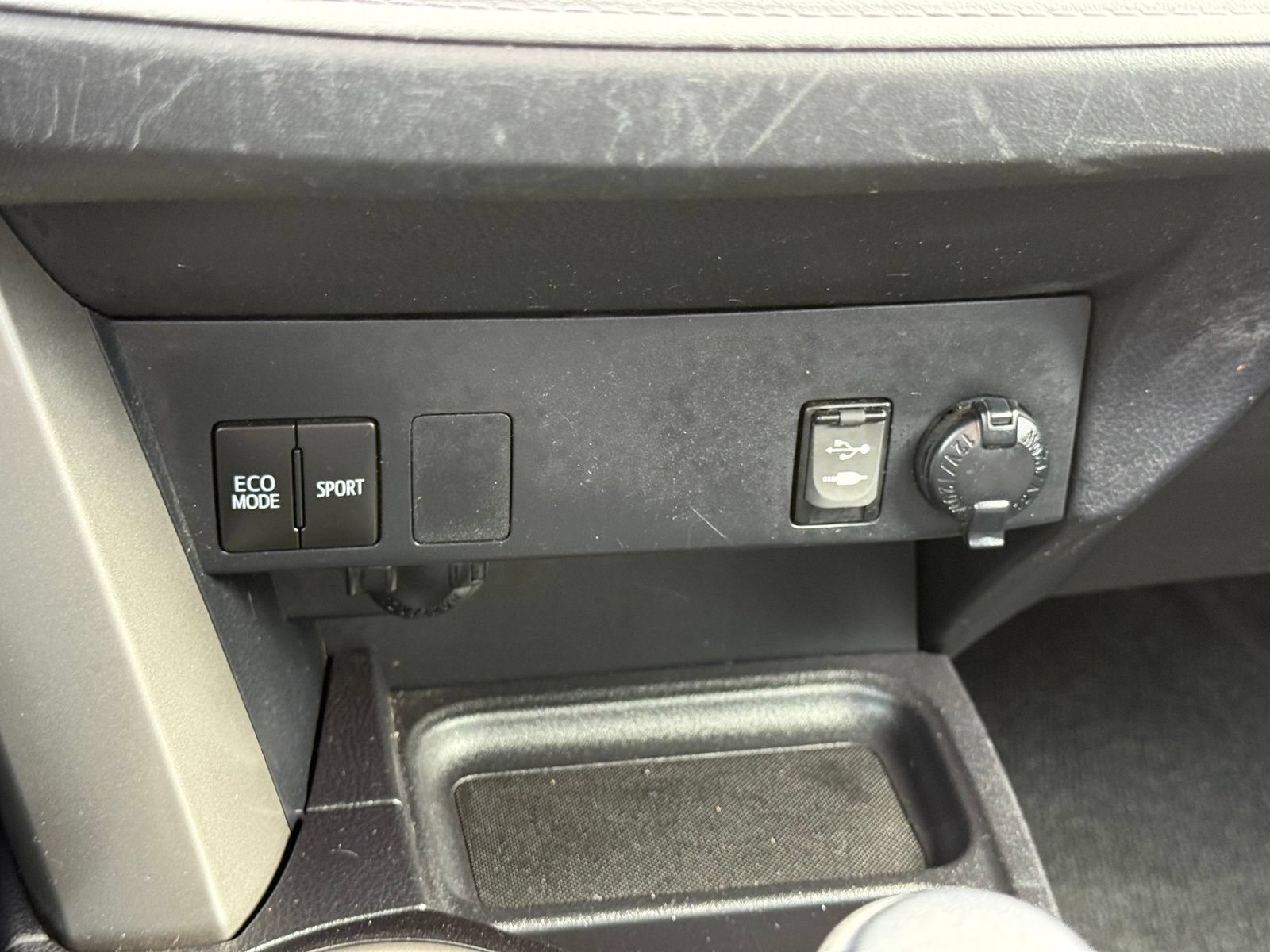Used 2016 Toyota RAV4 LE FWD image 22