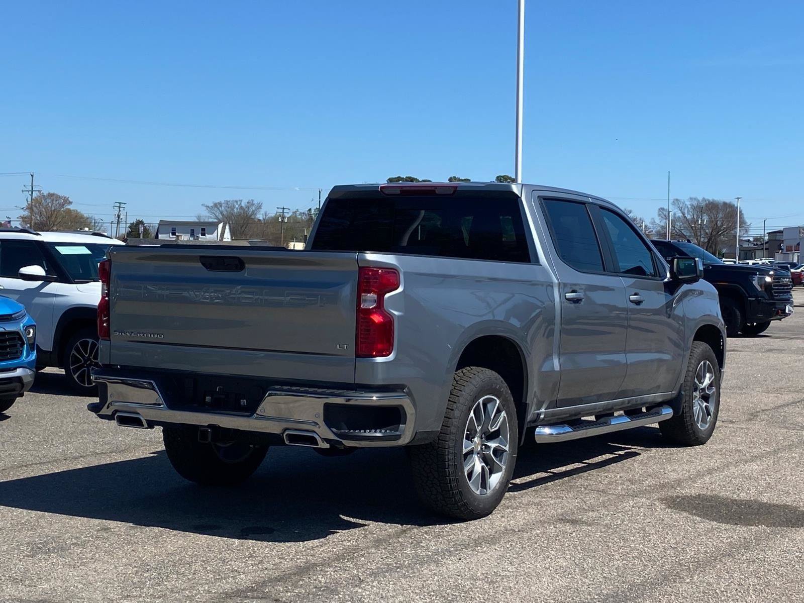 New 2026 Chevrolet Silverado 1500 LT w/ Z71 Off-Road Package AWD/4WD image 3