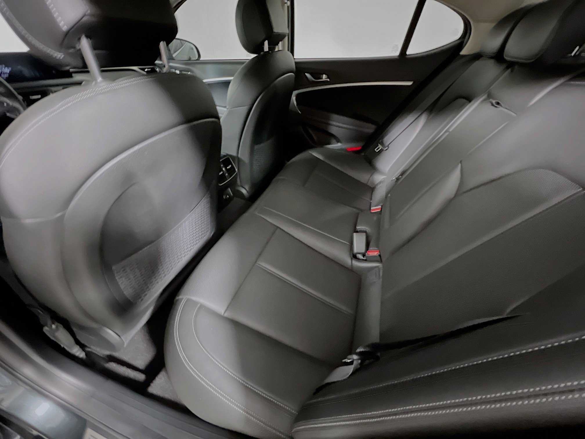 Used 2023 Genesis G70 2.0T image 29