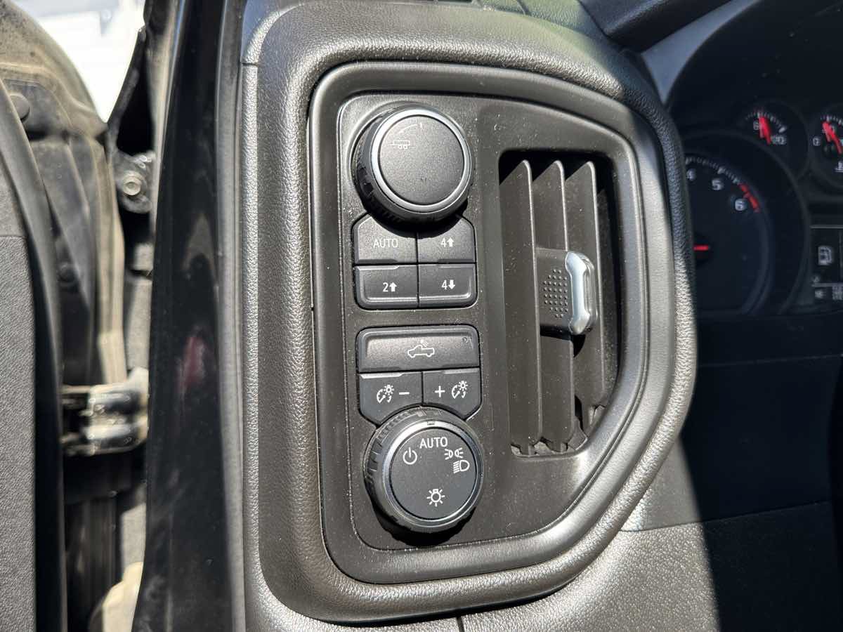 Used 2021 Chevrolet Silverado 1500 Custom Trail Boss AWD/4WD image 24
