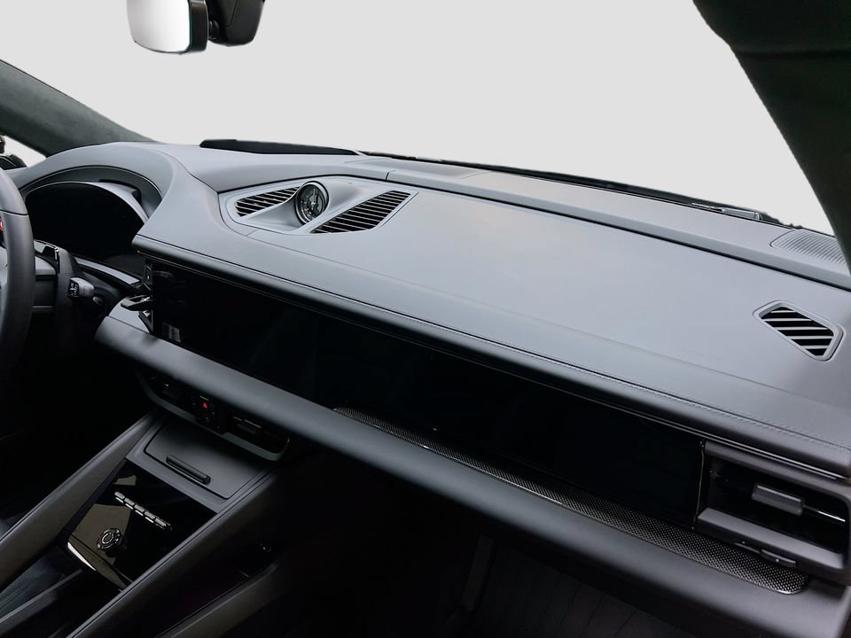 New 2026 Porsche Macan Turbo Electric AWD/4WD image 31