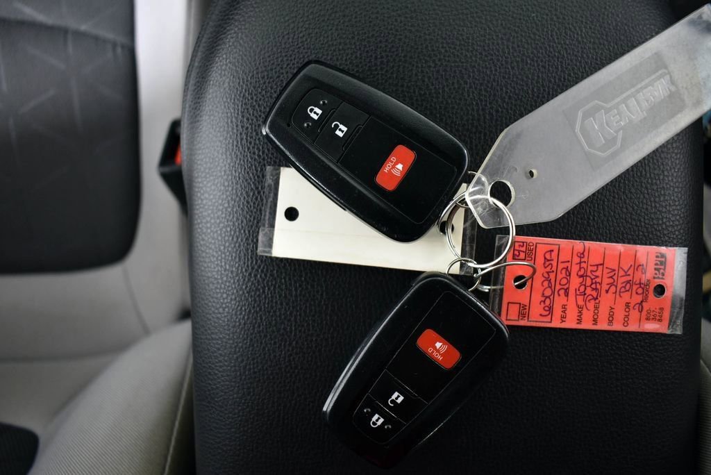 Used 2021 Toyota RAV4 XLE image 41