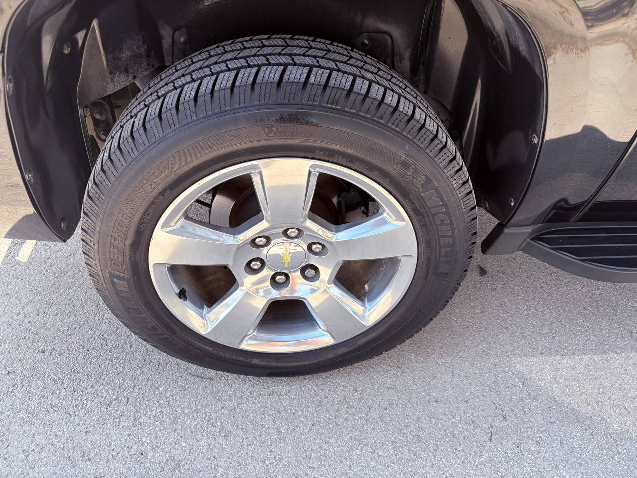 Used 2011 Chevrolet Suburban LS RWD image 22