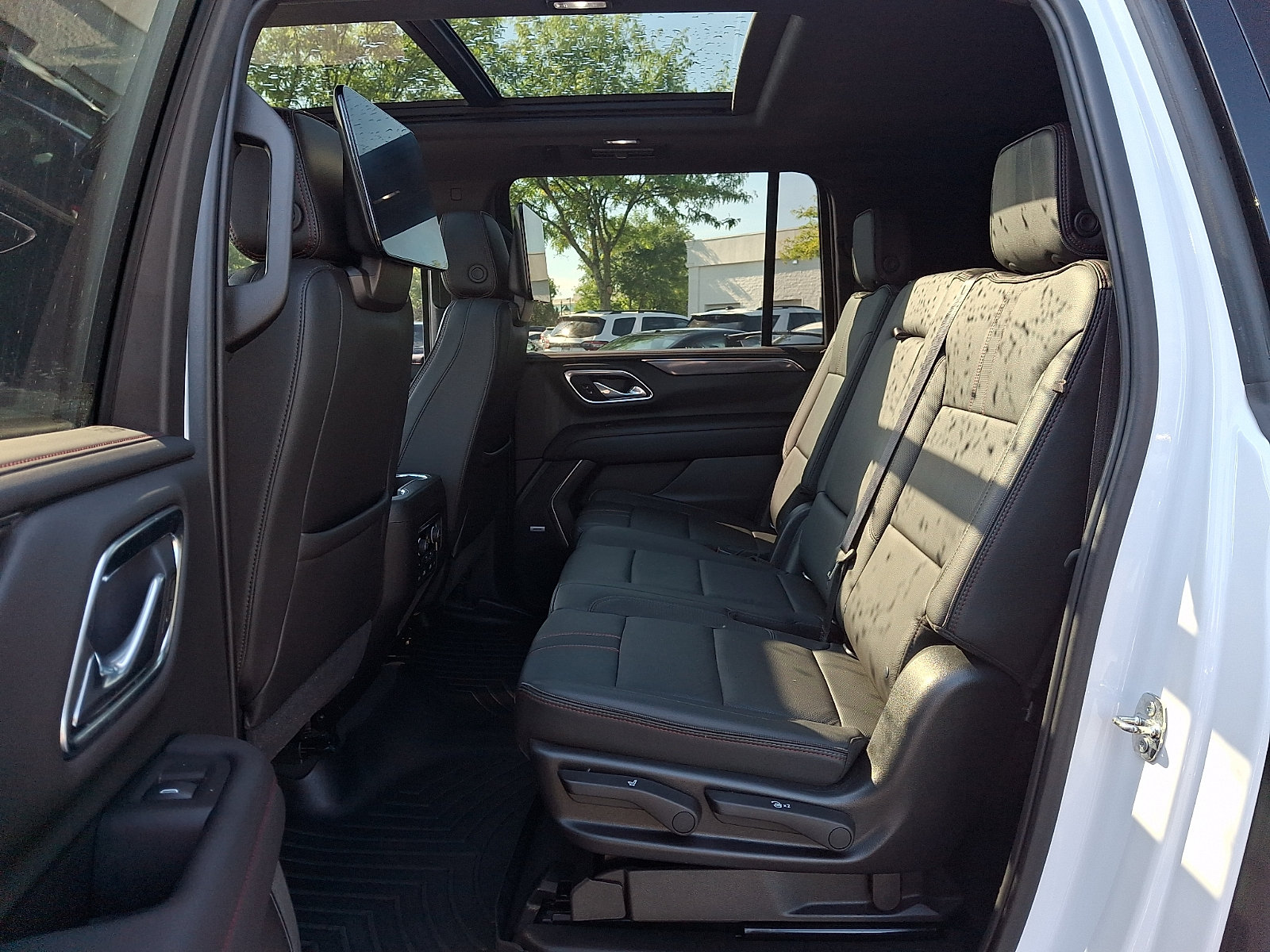 Used 2021 Chevrolet Suburban RST w/ Luxury Package AWD/4WD image 10