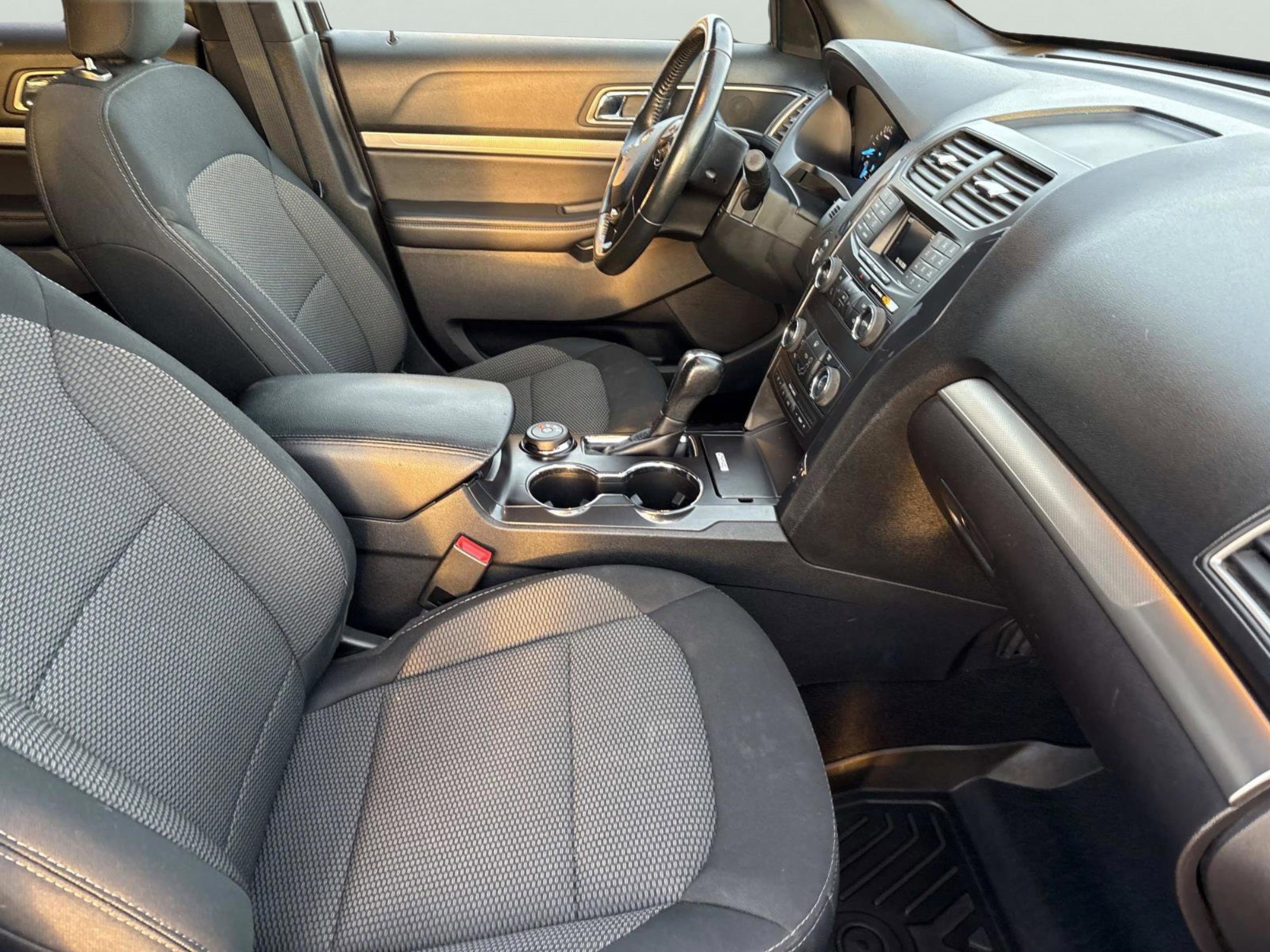 Used 2019 Ford Explorer XLT w/ Class III Trailer Tow Package image 23