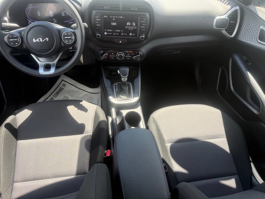 Used 2025 Kia Soul LX w/ LX Technology Package FWD image 34