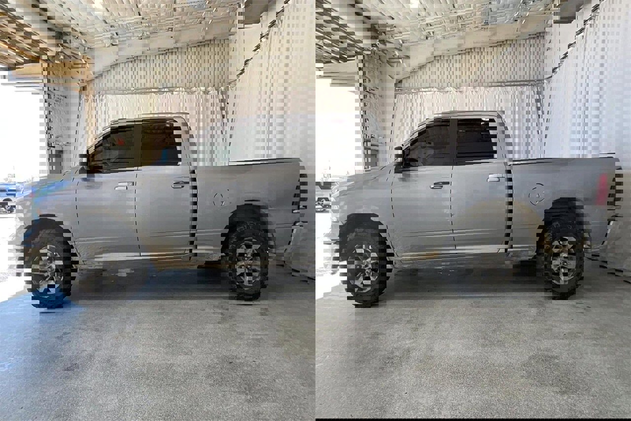 Used 2019 RAM 1500 Classic SLT image 26