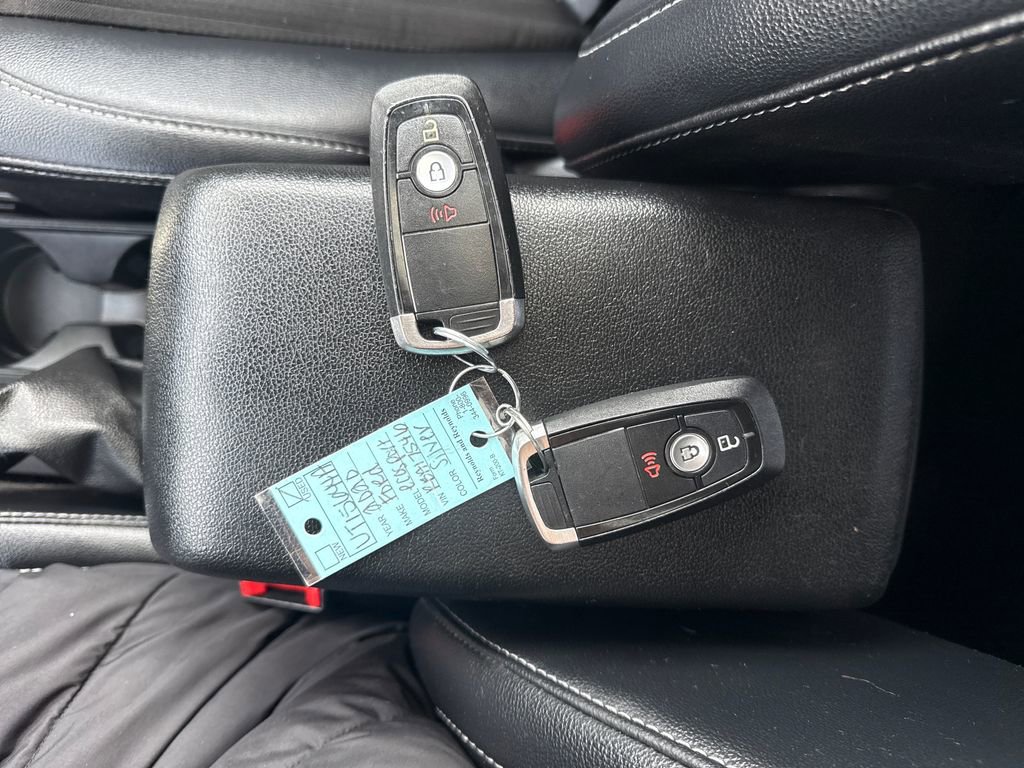 Used 2020 Ford EcoSport SES w/ SES Black Appearance Package image 38