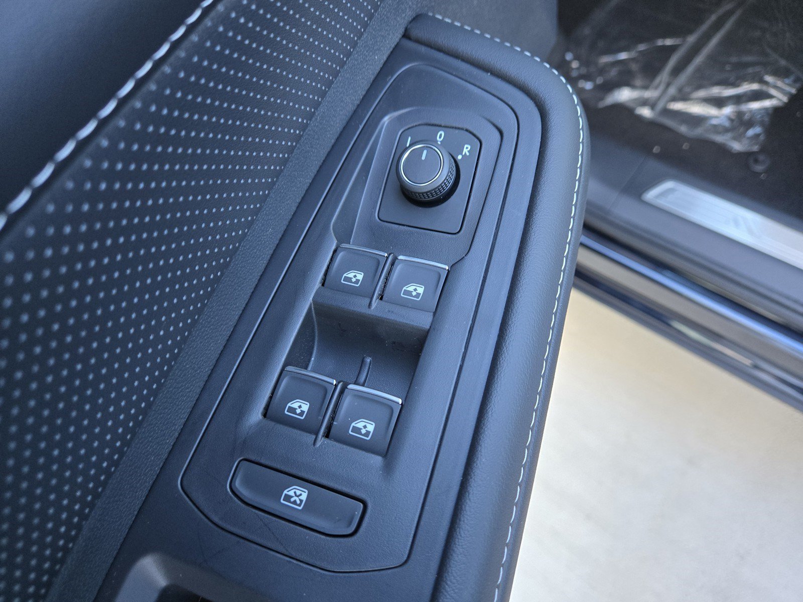 Used 2025 Volkswagen Atlas SEL AWD/4WD image 23