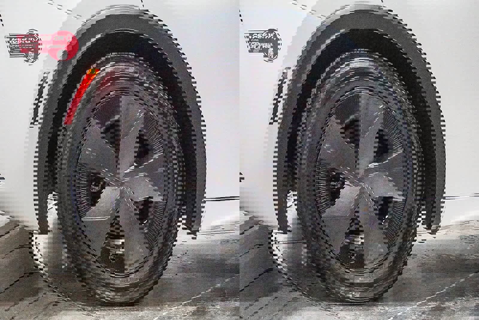 Used 2023 Toyota Prius Prime XSE Premium image 7