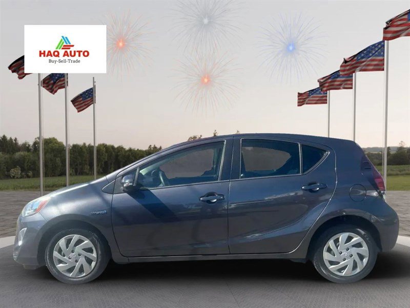 Used 2015 Toyota Prius C One image 8