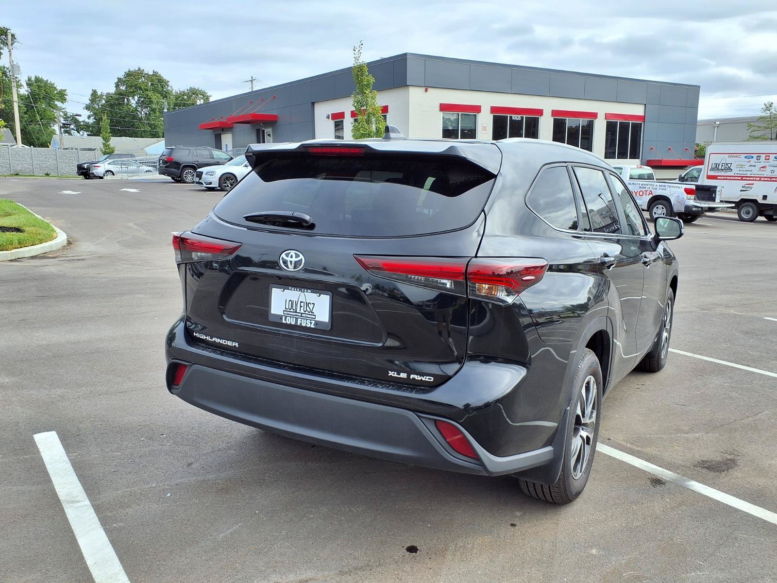 Certified 2026 Toyota Highlander XLE AWD/4WD image 4