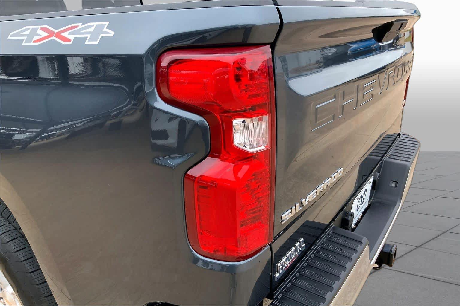 Used 2019 Chevrolet Silverado 1500 LT w/ Texas Edition AWD/4WD image 27