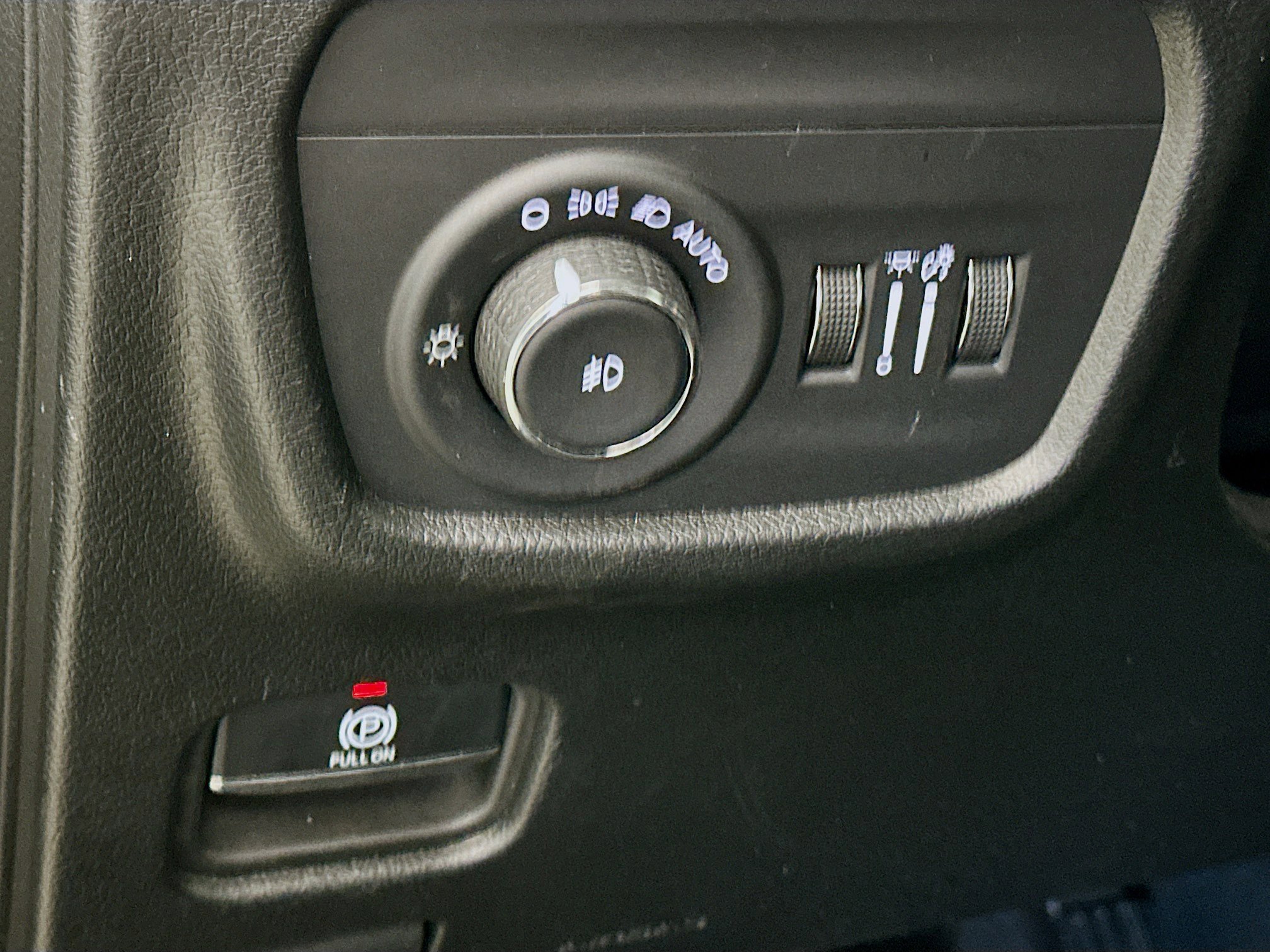 Used 2024 Jeep Grand Cherokee L Limited w/ Luxury Tech Group II image 16