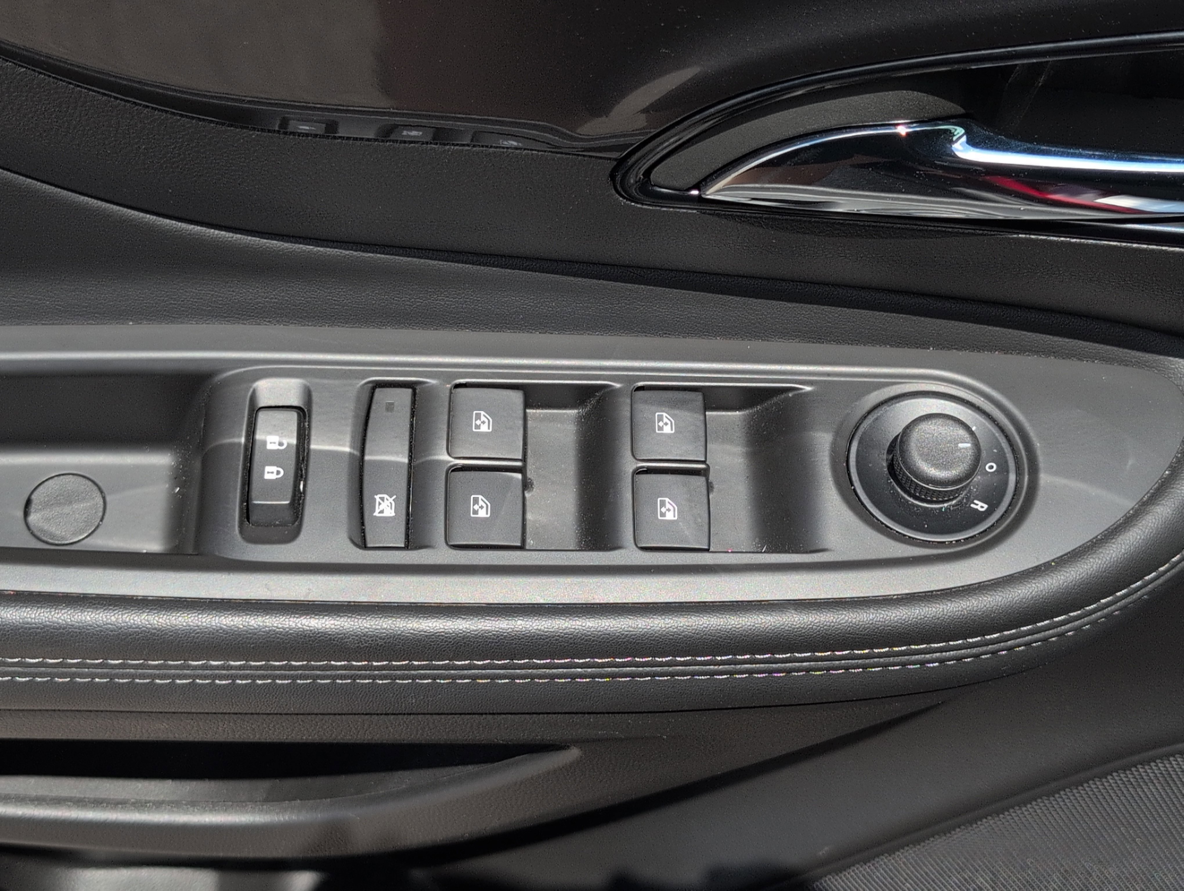 Used 2022 Buick Encore Preferred w/ Safety Package FWD image 16