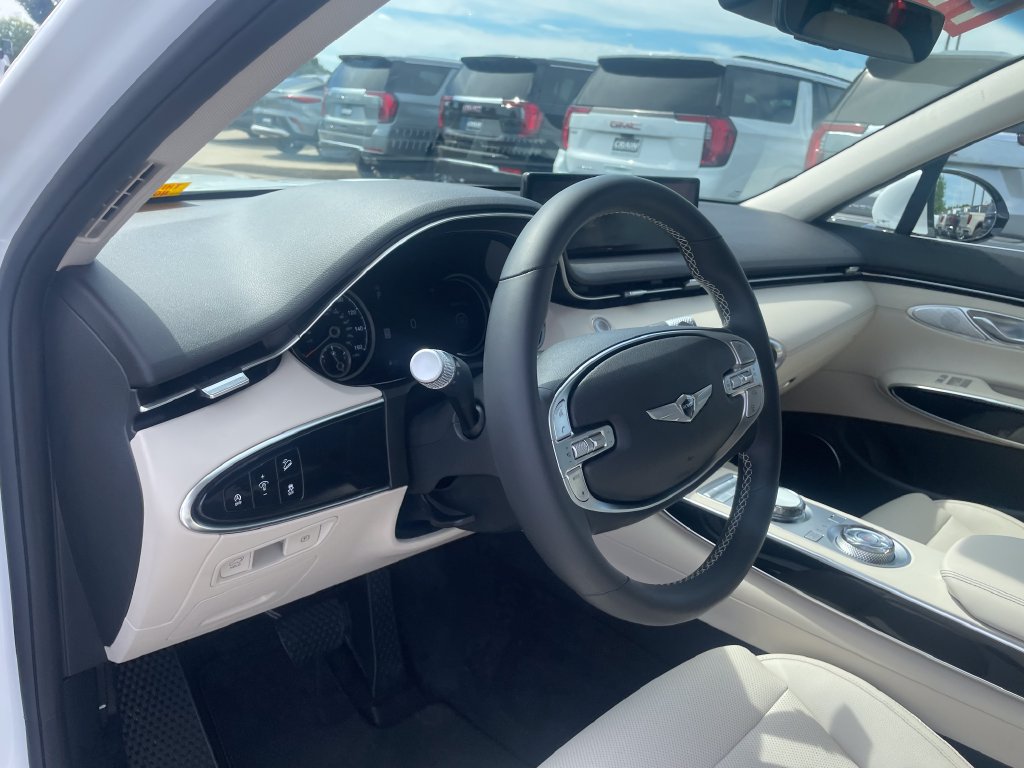 Used 2025 Genesis GV70 2.5T AWD/4WD image 11