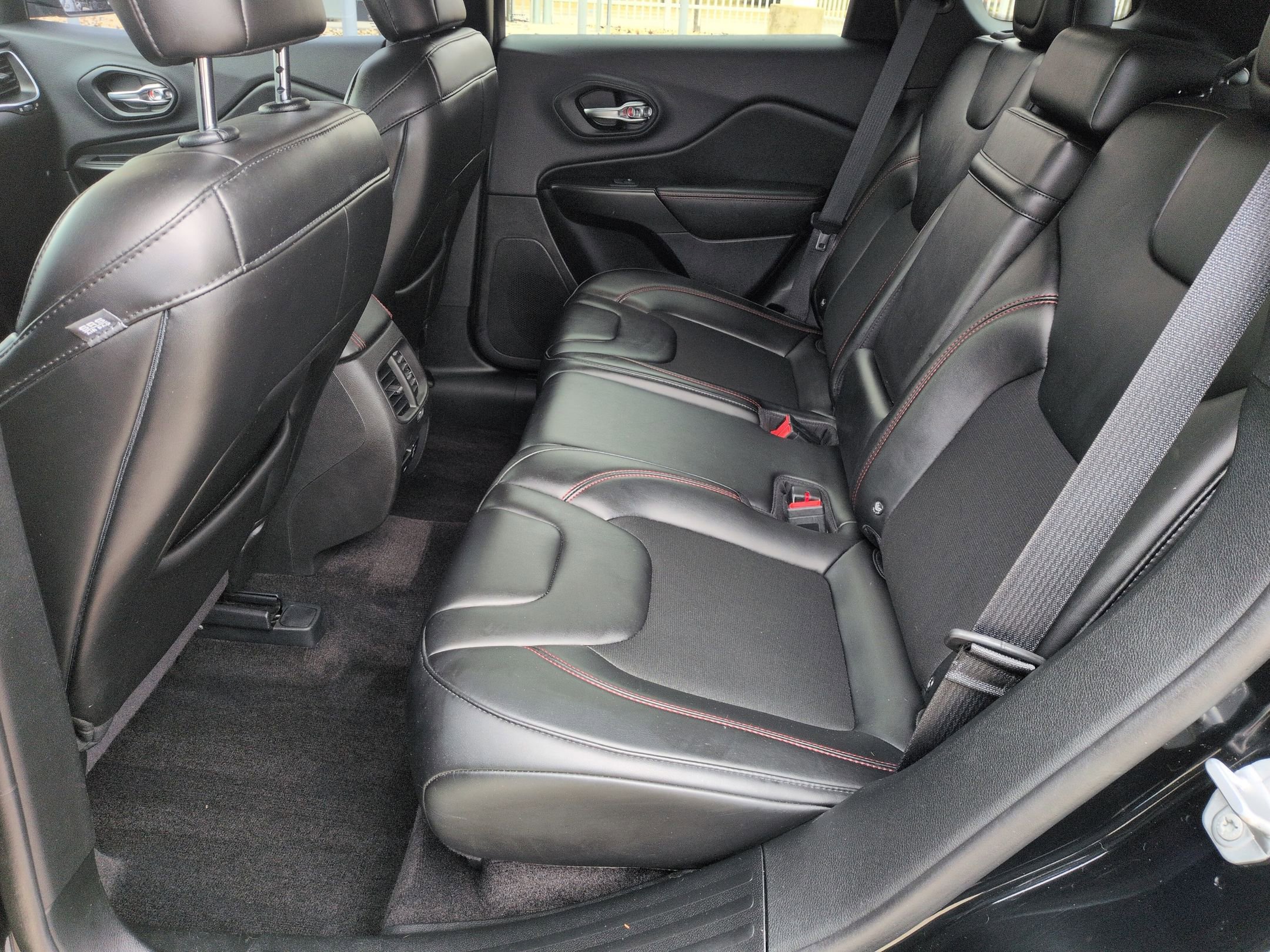 Used 2019 Jeep Cherokee Trailhawk w/ Comfort/Convenience Group image 24