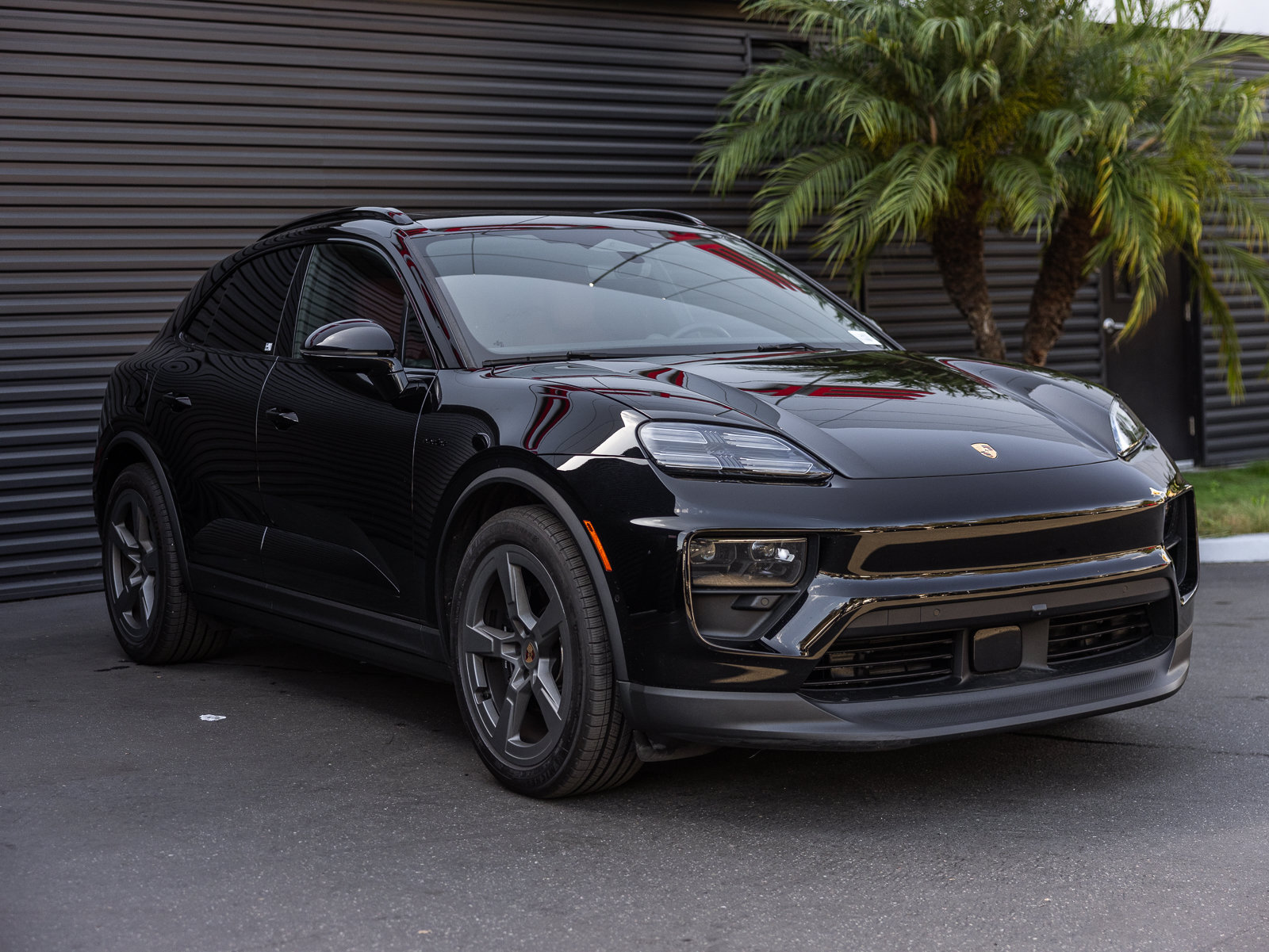 Certified 2025 Porsche Macan 4S Electric AWD/4WD image 6