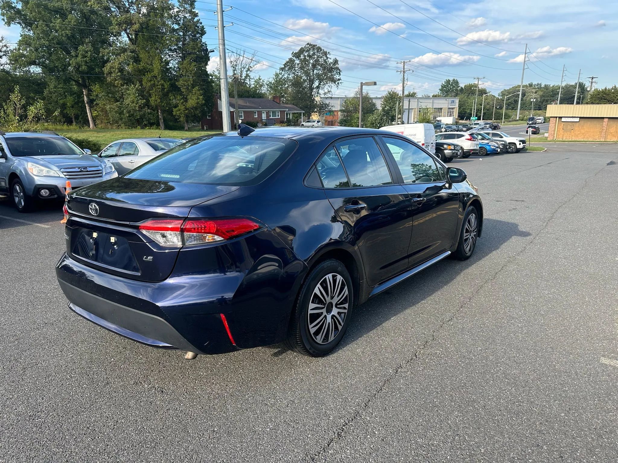 Used 2022 Toyota Corolla LE image 3