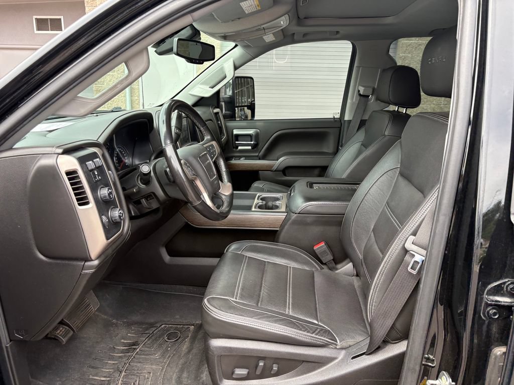 Used 2019 GMC Sierra 2500 Denali w/ Duramax Plus Package AWD/4WD image 16