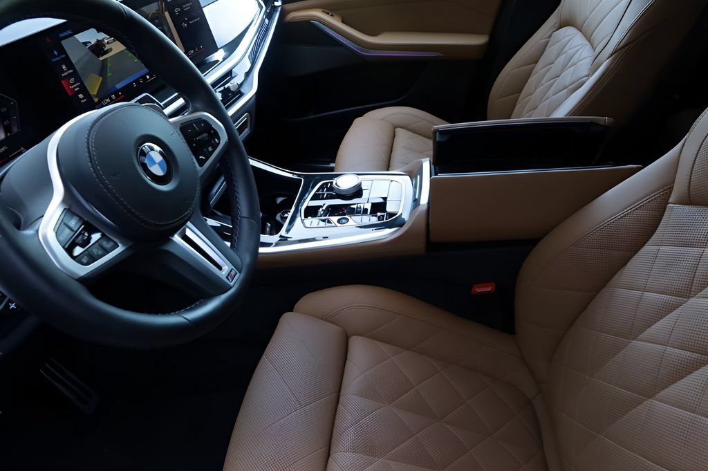 Used 2025 BMW X5 M60i AWD/4WD image 36