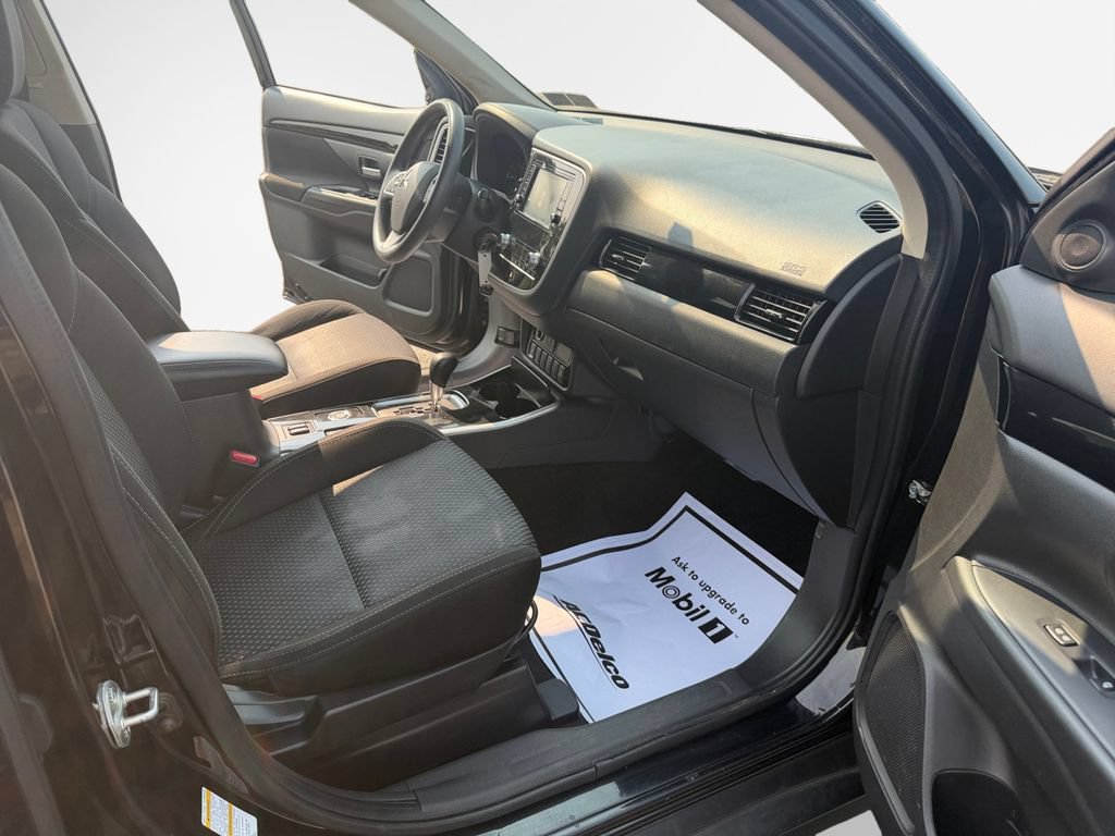 Used 2020 Mitsubishi Outlander SE AWD/4WD image 26