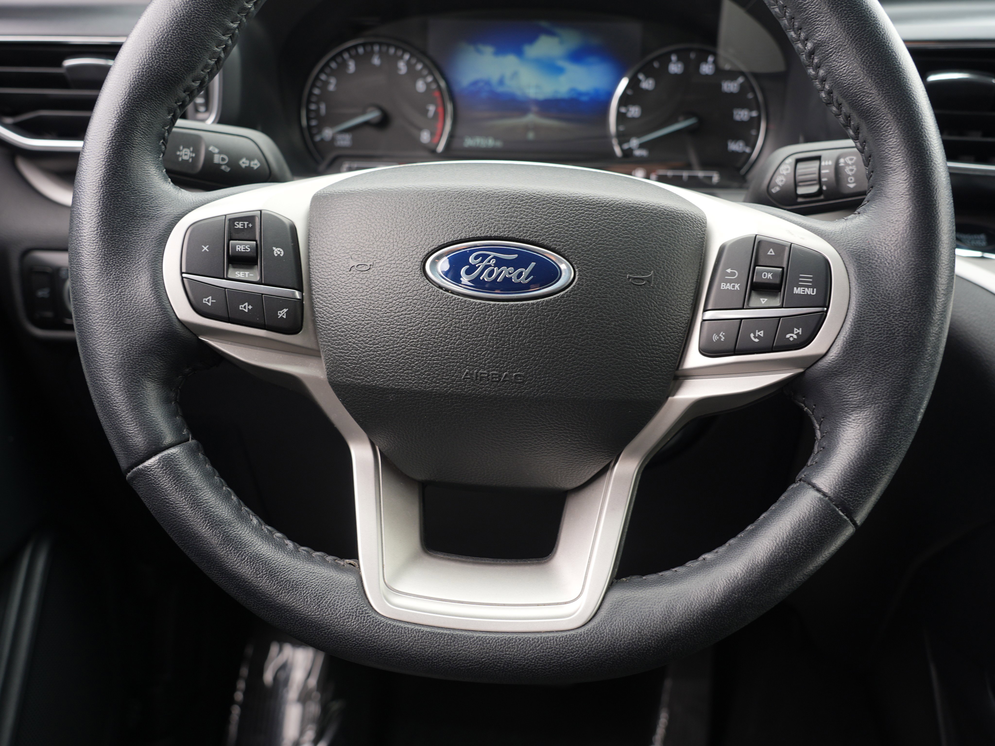 Used 2023 Ford Explorer XLT w/ Equipment Group 202A AWD/4WD image 25