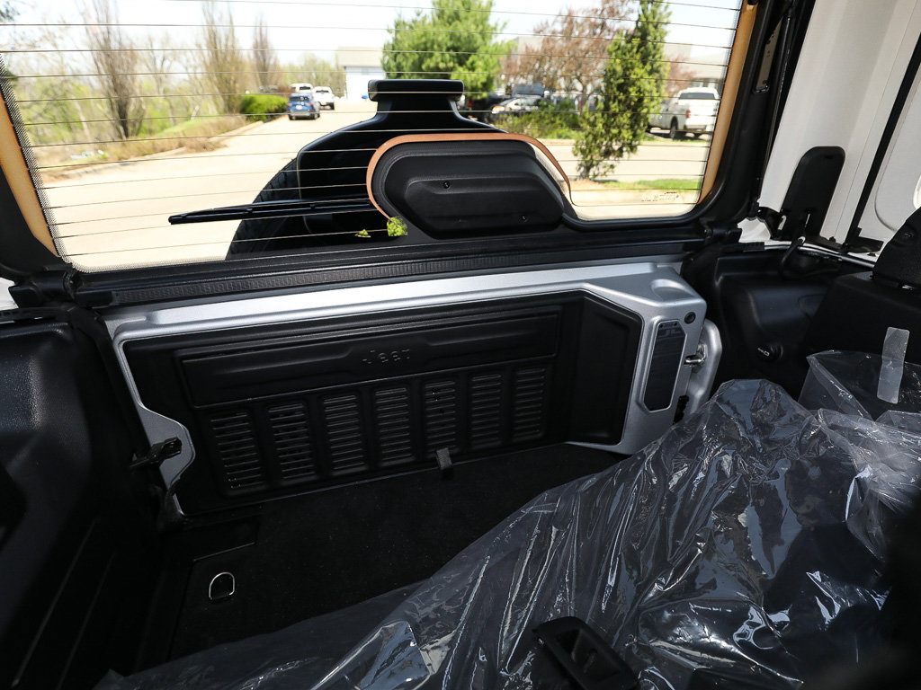 Used 2023 Jeep Wrangler Sahara w/ Cold Weather Group image 23