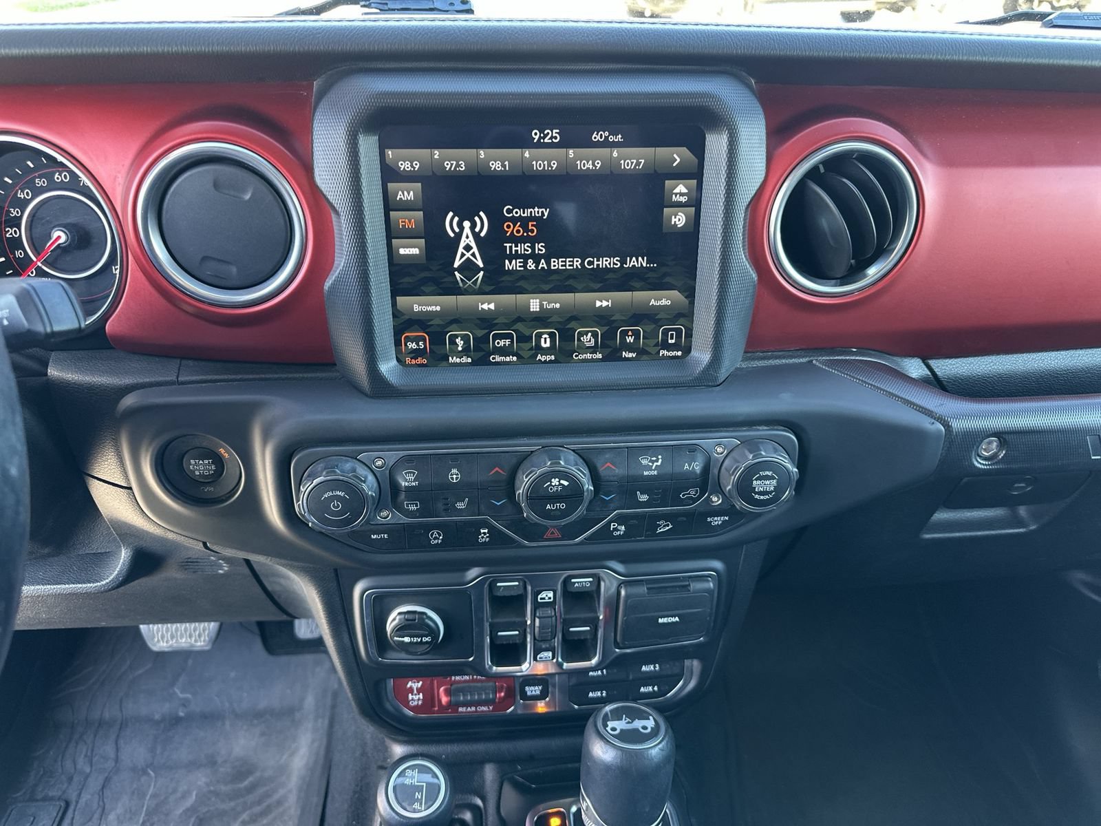 Used 2018 Jeep Wrangler Unlimited Rubicon AWD/4WD image 13