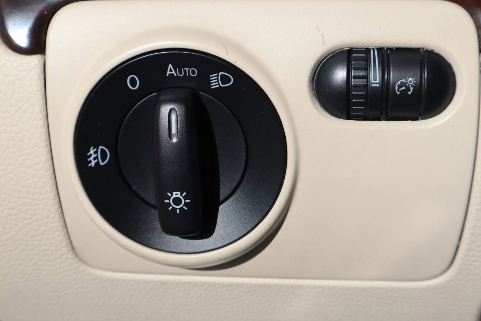 Used 2008 Volkswagen Eos Lux FWD image 21